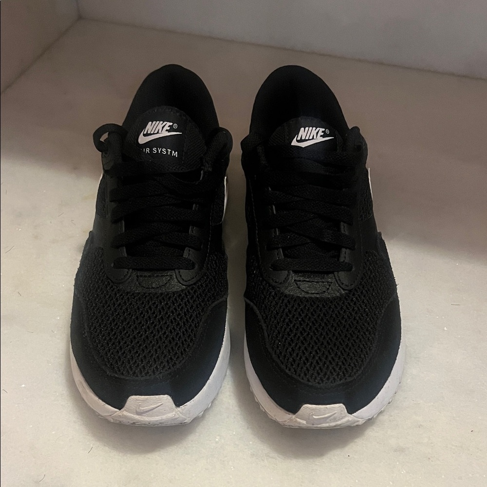 Nike Women's Black and White Athletic Shoes
